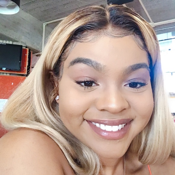 Meet your Posher, Marah - Picture 3 of 3